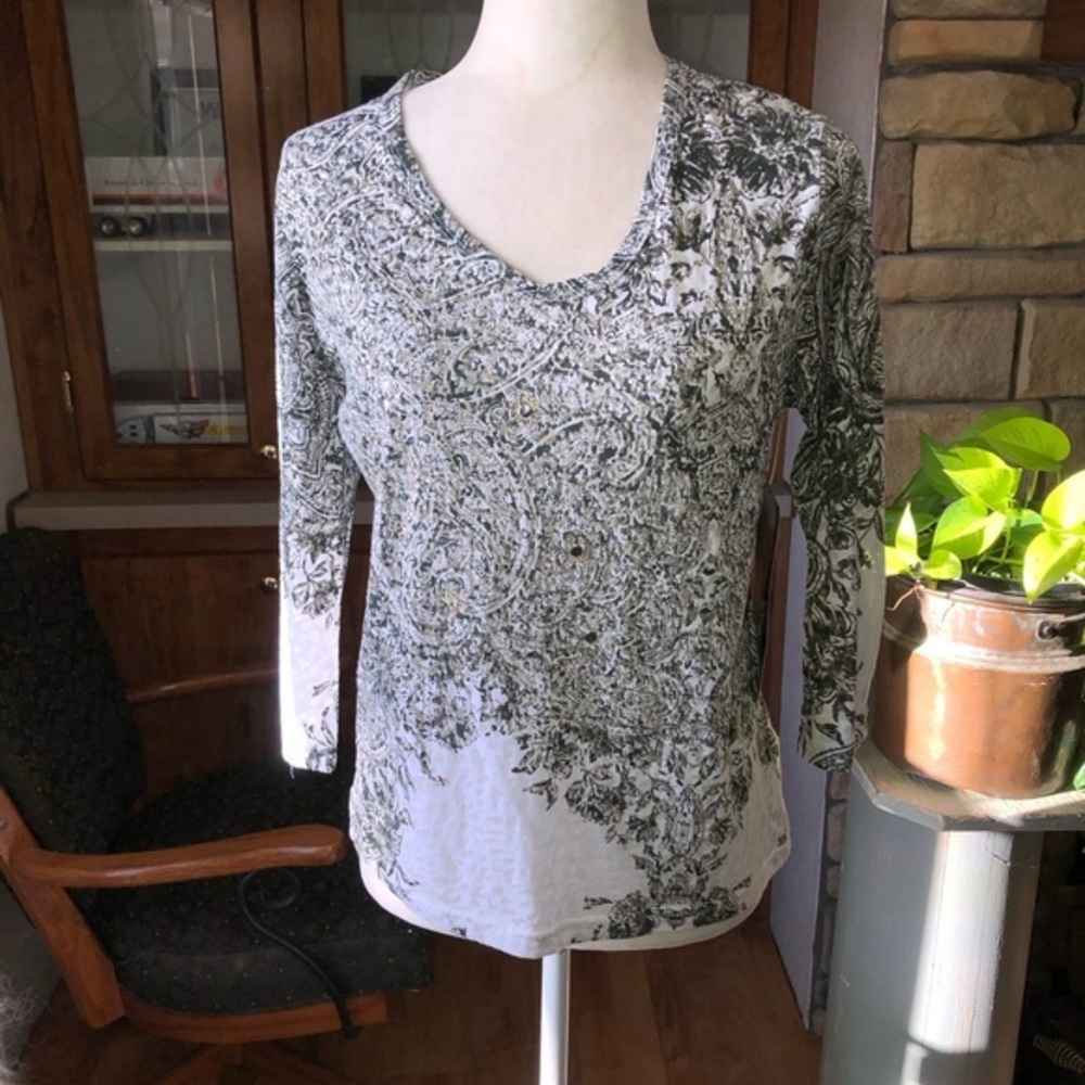 NWT ONQUE CASUALS SIZE SMALL BURNOUT BLINGED 3/4 SLEEVE SHIRT MULTICOLORED WHITE
